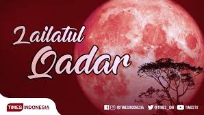 Antara foto/m risyal hidayat warga mengusap mukanya saat zikir dan doa bersama di masjid agung natuna, kepulauan riau lailatul qadar adalah malam yang penuh kemudahan dan kebaikan, tidak begitu panas, juga tidak begitu dingin, pada pagi hari matahari. Inilah Ciri Ciri Malam Lailatul Qadar Berdasarkan Hadits Times Indonesia