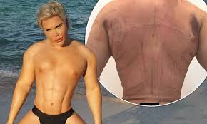 From britney spears in her concert performance, to j.lo's birthday instagrams, halle berry at the gym, and so many more—here are the most iconic celebrity abs moments of all time. Human Ken Doll S Fake Six Pack Removed And Put Into Bottom Daily Mail Online