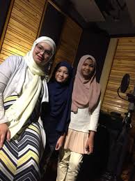 283 hits diam tak diam sudah genap seminggu penyanyi kesayangan negara dato siti nurhaliza melahirkan puteri sulungnya setelah kelahiran zuriat yang ditunggu tunggu ini siti mengatakan dia sekeluarga hanya akan mengumumkan nama buah hatinya itu sete. Comel Pipi Merah Lagu Khas Untuk Anak