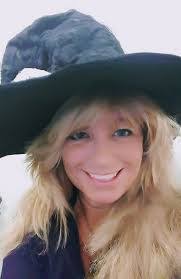 Laura Lenhard's Instagram, Twitter & Facebook