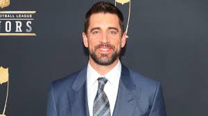 Aaron rodgers and olivia munn have only been dating a short while, but the green bay packers quarterback is already showering the gorgeous actress with thoughtful gifts. Aaron Rodgers Announces He S Engaged Entertainment Tonight