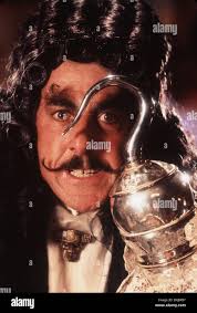 Captain hook dustin hoffman Banque de photographies et d'images à haute  résolution