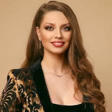 Diana Morelli's Instagram, Twitter & Facebook