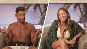 Eleven initial islanders arrived in the villa at its usual love island is well and truly back, and we're putting all our eggs in one basket this summer when it. Love Island 17 03 2021 Folge 100 Mit Zwei Neuen Granaten Francesco Und Angelina