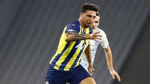 Ozan tufan profesyonel kariyerine ilk olarak bursaspor takımı ile birlikte başlamıştır.bursaspor'da oynadığı futbol ile fenerbahçe'nin ilgisini çekmiş ve ardından fenerbahçe takımına transfer. Qjgolhjfb7ocum