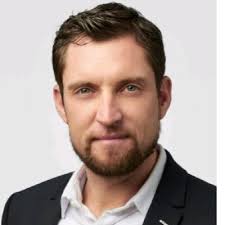 Cher réseau, je suis fier de vous annoncer l'obtention de mon Brevet  fédéral de conseiller de service automobile. 🎓 Après 18 mois de formation  intensive chez 7act Benson à Lausanne et les