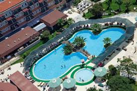 Denize sıfır konumu, tamamen kum olan plajı ve 453 geniş oda kapasitesi ile. Club Yali Hotels Resort In Gumuldur Turkey 70 Reviews Price From 60 Planet Of Hotels