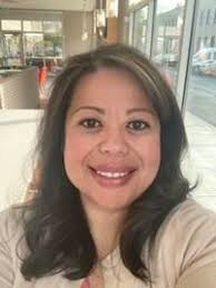 Eloise Leon's Instagram, Twitter & Facebook