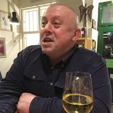 Pan šéfkuchař Daniel Struna poctivě degustuje vína, aby je mohl spárovat s  těmi nejvhodnějšími pokrmy. Jeho umění můžete ocenit v Naturelu Lípová 11  ve středu 24.4.2019 od 19 hodin na Malbec Naturel