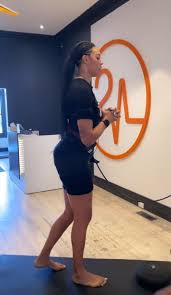 She's got a standard height of 6 ft 8 in or 203 cm and a convincing though, her body weight is around 98 kg or 216 lbs whereas her body build type is athletic. Liz Cambage Height In Ft