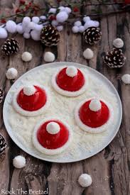 Mini Entremets Bonnet De Noel Aux Fruits Rouges Et A La Vanille Rock The Bretzel Recette Buche De Noel Aux Fruits Fruits Rouges Vanille