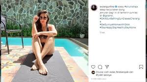 Hasil gambar untuk wulan guritno seksi bikini