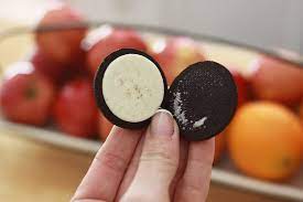 Jungkook ăn Oreo 