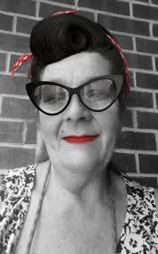 🐝 My pet got stung by a bee, now what? Summertime means sunshine, flowers,  and yes... bees. For curious dogs and cats, that can lead to painful  stings. Here's what to do