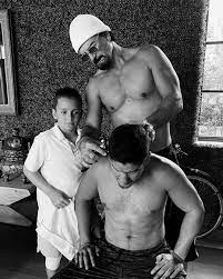 Información de los famosos de argentina y el mundo. Caras Por Primera Vez Ricardo Arjona Mostro A Sus Hijos Varones