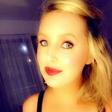 Sarah Denn's Instagram, Twitter & Facebook