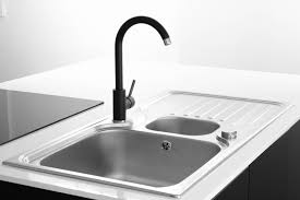 Le robinet mitigeur de cuisine proposé par la marque auralum est un modèle carré de design de qualité allemande. Noir Design Alliez Le Noir A Votre Nouvelle Cuisine