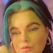 I am still employed but my wife [soon to be ex wife]. Was made redundant 4  months ago. Redundancy money is all gone and shes been told she's not  entitled to Universal