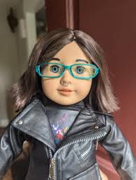 Alguien más notó que los colores de ojos de Anna y Elsa están mal? ¡Además,  Elsa debería tener pecas! : r/americangirl