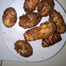 Jamu dibuat dengan bahan utama buah asam ditambah kunir/kunyit, namun beberapa pembuatnya ada yang mencampur dengan sinom (daun asam muda), temulawak, biji kedawung, dan air perasan buah jeruk nipis. Kunyit Induk Obat Berbagai Penyakit Sudah Banyak Yang Membuktikan Khasiatnya Tobasatu Com