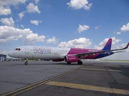 Fondata in 2003, linia aeriana mentine baze la budapesta, bucuresti, cluj. Wizz Air Anunta Deschiderea Cursei Bucuresti Varsovia Din Iunie 2017