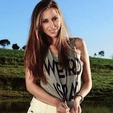 Hace dos semanas un emoji publicado por daniela colett encendió las alarmas. Daniela Colett Chilean Soccer Player Eduardo Vargas Girlfriend Bio Wiki