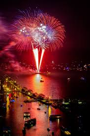 Chicago Fireworks Fourth Of July Fireworks Near Chicago S Navy Pier Pinned By Carltoninnmidway Www Carltonin Chicago Fireworks Fireworks Chicago Vacation