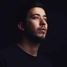 Sesinde aşk var bir ben duyuyorum kalbimde taşla yapamam biliyorum sabaha olunca çık gel bekliyorum. Stream Gizem Dilmenli Listen To Yalin Sesinde Ask Var Mahmut Orhan Remix Playlist Online For Free On Soundcloud