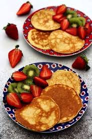 Pancakes Aux Flocons D Avoine Et Fromage Blanc Amandine Cooking En 2020 Dessert Peu Calorique Pancakes Flocons D Avoine Recette