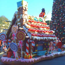 Learn how to create fab floats using floral sheeting, balloons and scene setters! Parade Float Ideas Cute766