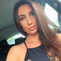 Nicole Pinder's Instagram, Twitter & Facebook