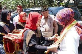 Check spelling or type a new query. Bupati H M Sukiman Azmy Terbitkan Sk Penggunaan Pakaian Adat Untuk Asn Lombok Timur Sinar5news