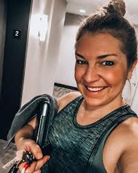 Here we go!!!! 😍💪🏼 Goodbye 👋🏼 photos and measurements taken!  Committing to a 3 day cleanse to kick things off, 21 days of 30 min  workouts, simple delicious meals, my superfood shake,