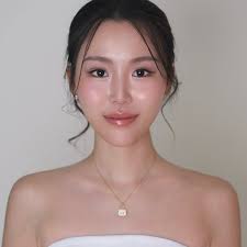 At JUNGSAEMMOOL, their team of professional Korean hair and makeup  artists—meticulously trained in Master Jung Saem Mool's signature  techniques—crafts a personalised beauty experience that celebrates your  natural features and unique charm. From