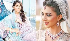 My makeup is glowy, modern and snatched'