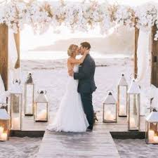 Decorate it with edible snowflakes, sparkling pearls that imitate snowballs, embellishments and even ornaments or pinecones. 100 Ideas For Winter Weddings Bridalguide