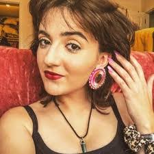 Sarah Harder's Instagram, Twitter & Facebook