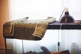 These snakes do well in enclosures with a normal level of humidity in the 50% to 60% range. Increasing Humidity Using A Wet Towel My Pet Python