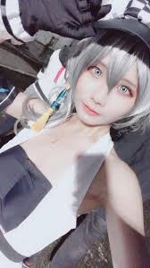 将要触摸天际的崖心! 😸❄️ 终于出了明日方舟哦哦哦！是雪豹妹子耶！未来有更多的明日cos计划，我真迫不及待！除了最近的外拍我也在AFA  SG出了崖心，很高兴很多人都认识这位角色