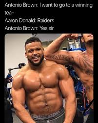 It's no surprise that he looks the way he does, considering how often he works out both during the season and in the offseason. The Real Mr Big Chest Training With James Conner Steelers