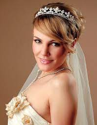 23 Perfect Short Hairstyles For Weddings Bride Hairstyle Designs Popular Haircuts Pixie Wedding Hair Short Wedding Hair Bride Hairstyles