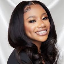 Alexis Toomer's Instagram, Twitter & Facebook