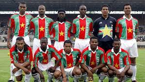 Surinaams voetbalelftal, voetbal in suriname. Wie Helpt Het Voetbalmuseum In Paramaribo Het Parool