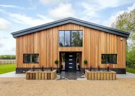Il Transforme Un Hangar Agricole En Une Magnifique Maison Farm Shed Barn Conversion Exterior Agricultural Buildings