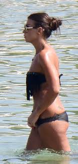 Μάλιστα, απάντησε σε ερωτήσεις που αφορούν την καραντίνα και με την κάμερα ανά. Nina Lotsarh Kai Kormi Kai Fwnh Eikones Peiraiasnews Gr