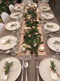 And then layered 2 napkins together to create this blue, white and gold tablescape. Dekorationsideen Fur Einen Originellen Weihnachtstisch Christmas Dinner Table Christmas Dining Table Holiday Table Decorations