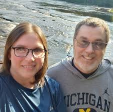 After graduation, if a soldier is doing 2 weeks at home recruiting, do they  typically fly home that day or the next day.