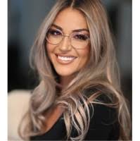 40+ Profile mit dem Suchbegriff „Sarah Stein“