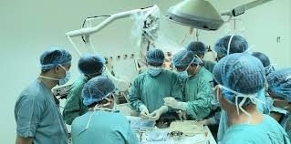 Trước đó ngày 15.6, một nhân viên y tế khoa nội thần kinh bệnh viện đại học y dược tp.hcm có chồng bị ho, sốt đến khám tại bệnh viện này. Cáº¥y á»'c Tai Táº¡i Bá»‡nh Viá»‡n Ä'áº¡i Há»c Y DÆ°á»£c Huáº¿ Thang 11 2019
