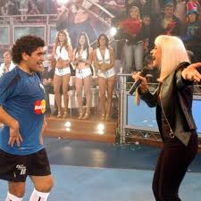 Raffaella carrátuvo una relación de apego con argentina, país en el que tuvo un éxito inconmensurable desde fines de los 70 y todos los 80. Raffaella Carra A Los 77 La Que Huyo De La Cocaina De Hollywood Y Se Volvio Icono Del Orgullo Gay